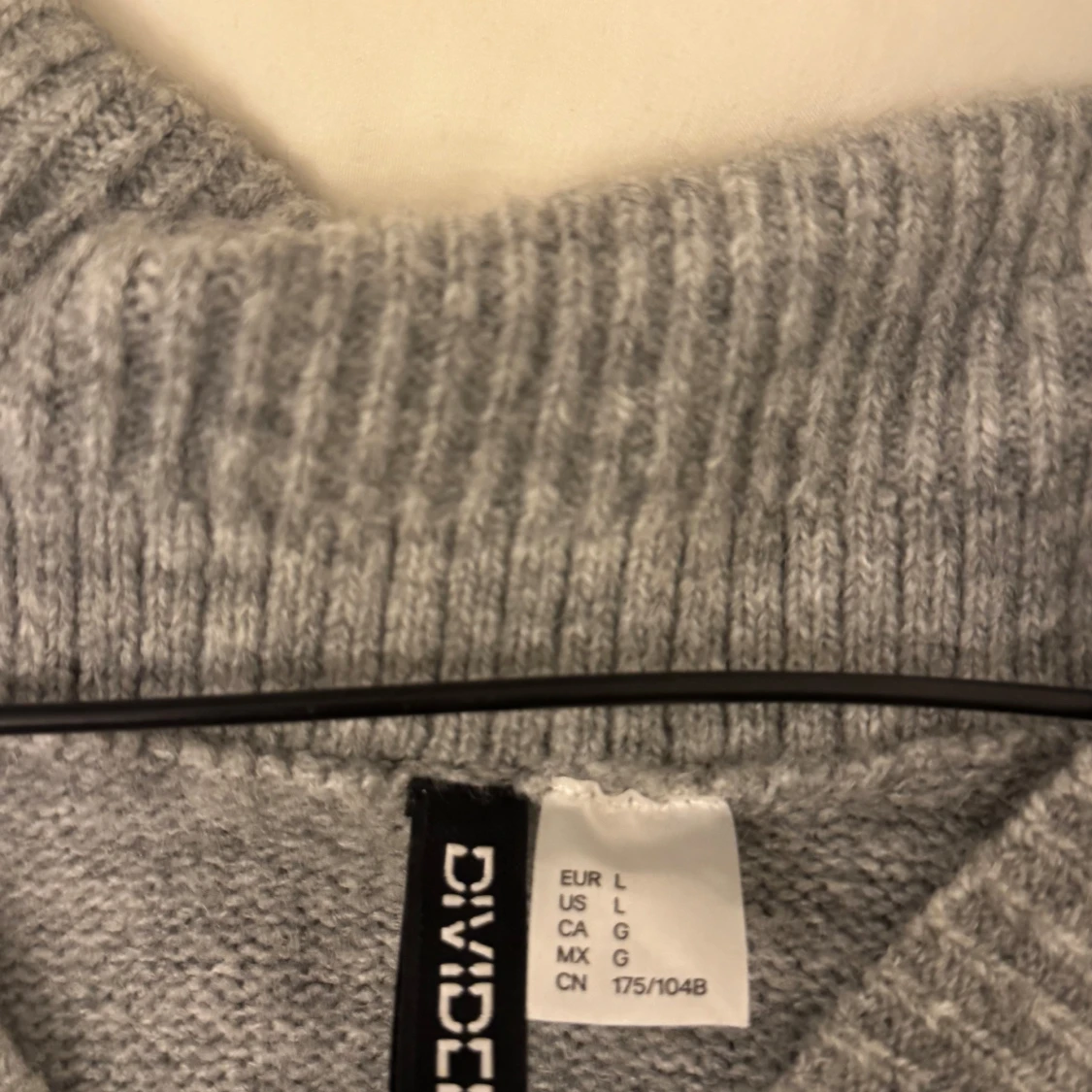 Grå stickad tröja från Divided - 2