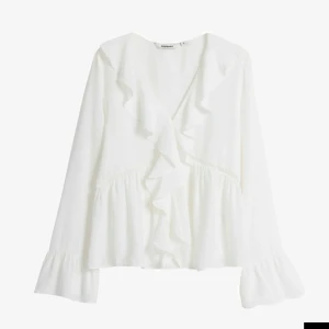 Blus från Kappahl  - Säljer denna super fin  blus från Kappahl då den inte kommer till användning. Den är bara använd en gång så den är i väldigt bra skick.