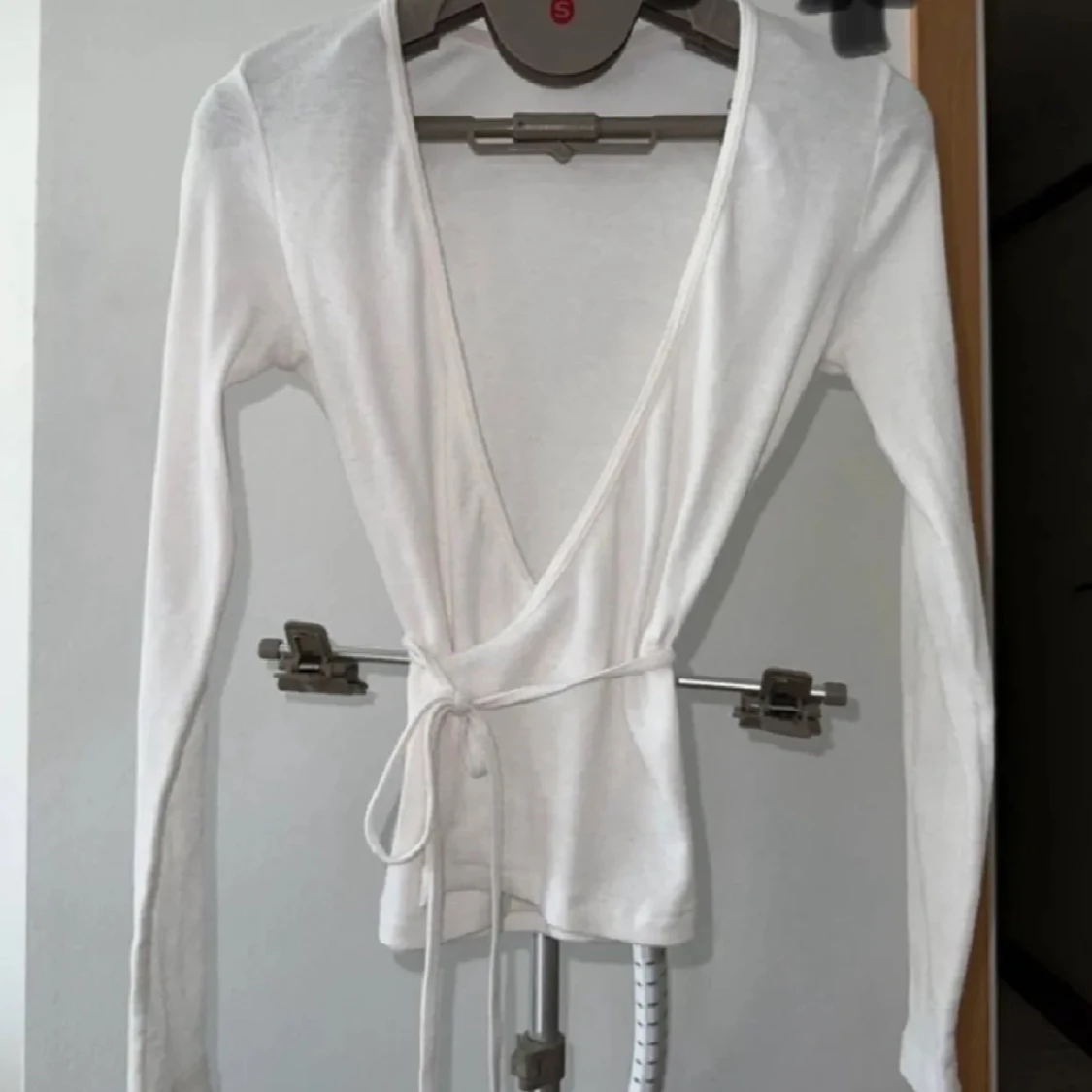 Vit omlottopp i bomull