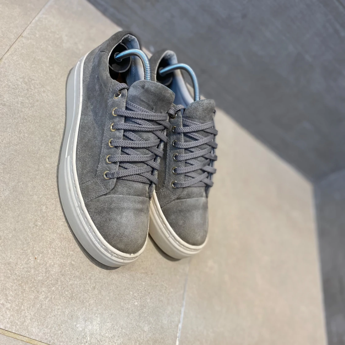 Grå vagabonds mocka - 1