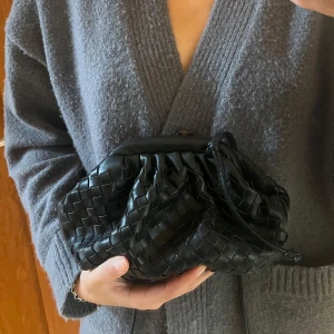 Svart flätad axelväska - Superfin väska i nyskick!