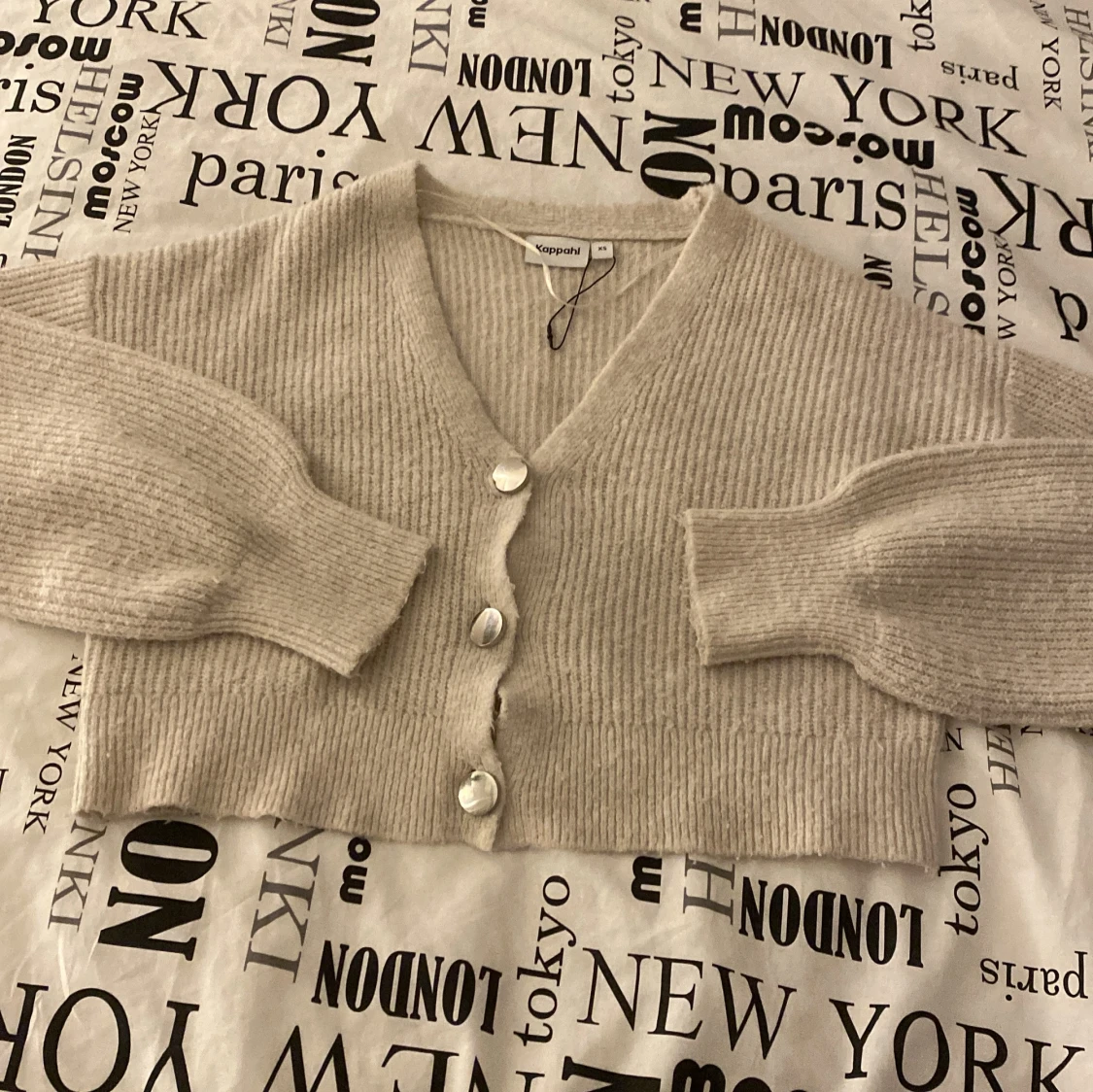 Beige ribbad kofta  - 1