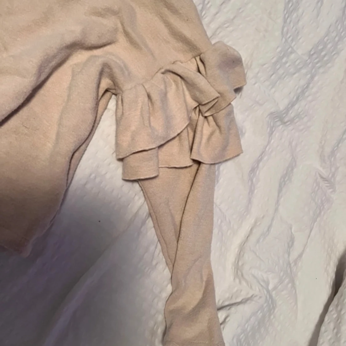 Beige tröja med volangärmar från Varlsca - 2