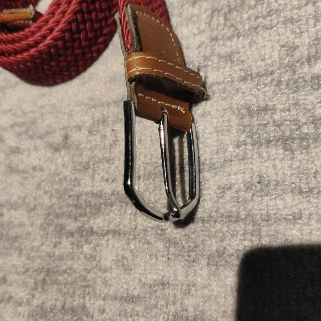 Rött flätat bälte med silverfärgat spänne - 2