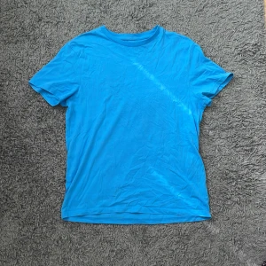 Tshirt  - Tshirt, sparsamt använd. Tror att den är från herravdelningen🫶🏼