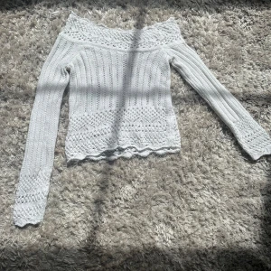 Vit virkad tröja  - Väldigt fin virkad tröja❤️väldigt bra skick 