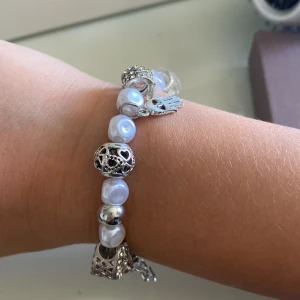 Armband  - Armband som är gjort hemma och som är superfint, kontakta mig vid intresse 💗