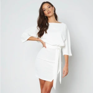 Vit klänning  - Vit klänning från bubbleroom, helt oanvänd.