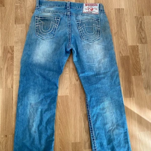 True Religion jeans - Feta True Religion jeans i bra skick. Aldrig använt själv. 33/34