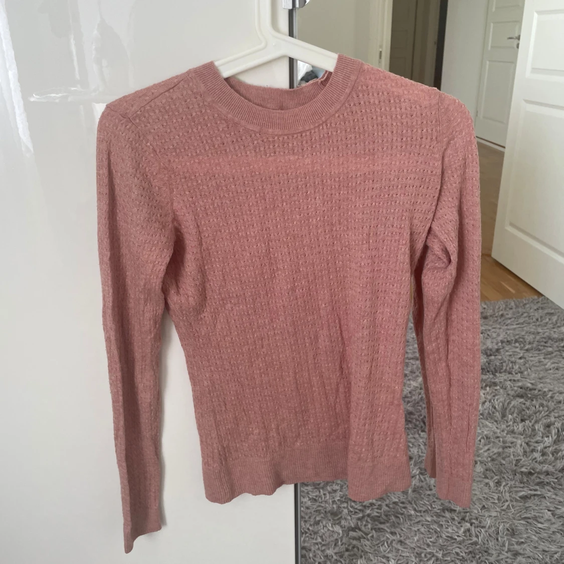 Rosa stickad tröja 