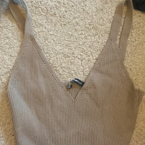Top från gina  - Jättefin beige top från gina