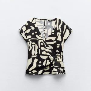 Blus Zara - Super snygg blus från Zara, knappt använd🥰Köpt för 379 i våras!