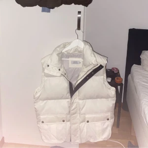 Ljung västar - Storlek M på båda. Västar i fint skick.  750kr styck 1200 för båda