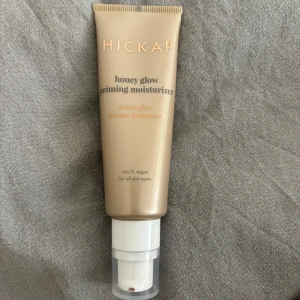 Primer från Hickap - Honey glow priming moisturizer från Hickap, jag har använt ca 5 pump så den är nästan som ny! Nypris är 300💗