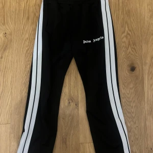 Palm angels trackpants - Palm angels byxor i mycket fint skick! Inget OG