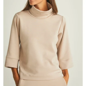 Trekvarts tröja - Säljer denna stilrena blus/tröja i en så snygg färg, nypris: 900kr i ett toppenskick ☺️☺️från märket InWear