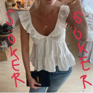 Topp med volang  - SÖKER! Denna topp eller liknade i xs eller s🥰 skriv om ni har! 