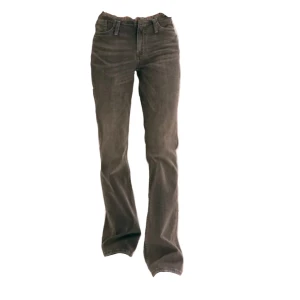 Jeans bootcut lowrise - Säljer dessa jättesnygga Lågmidjade bootcut byxor då det är fel storlek. Storlek 44 men passar bra på allt mellan M-L. Skriv för fler bilder/mått mm. Nypris 199kr. Endast använda en gång. Har sprättat upp benen men kan sy tillbaka utan extra kostnad.