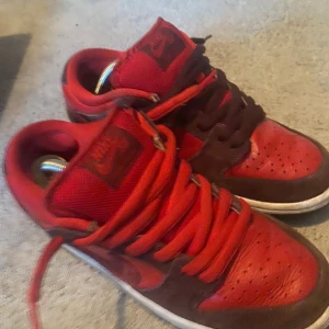 Sb dunks low cherry red - Bra lite creased bara