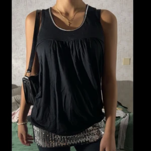 Linne - Tunika/Linne med paljetter.  Storlek: 158:164 Sitter som S på mig som har storlek XS/S.