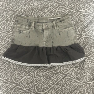 Lågmidjad volang jeanskjol  - Super snygg cool volang jeanskjol,handsydd❣️