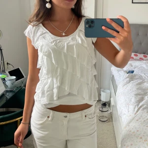 Topp!  - Snygg topp med volanger! 