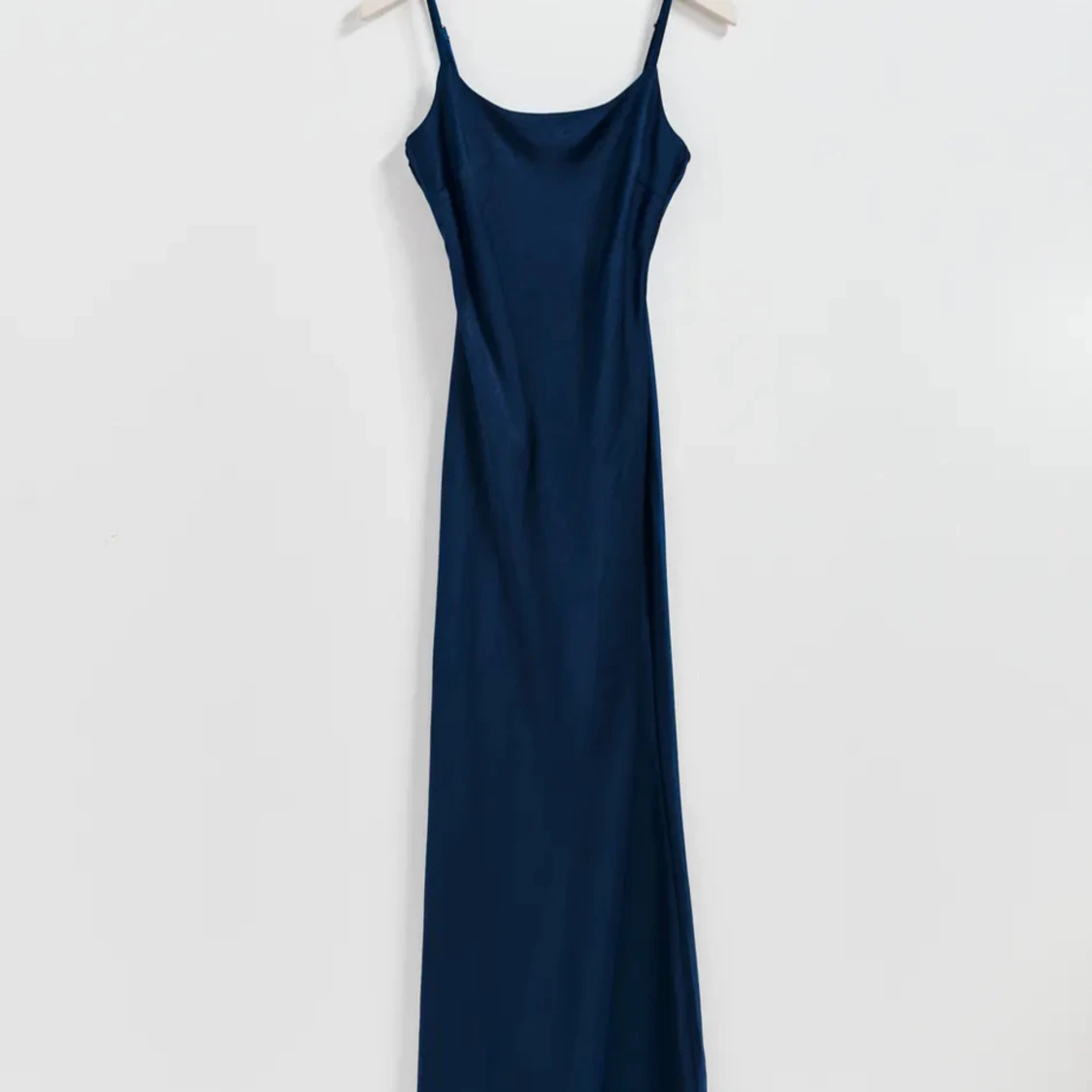 Marinblå satinklänning - 92