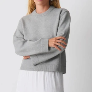 Grå stickad tröja från Gina Tricot - Grå stickad tröja från Gina endast använda en gång! Strl s 