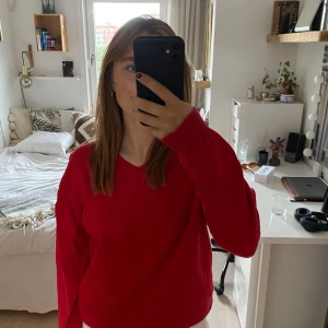 Röd pullover - Snygg och mysig pullover i fint skick!