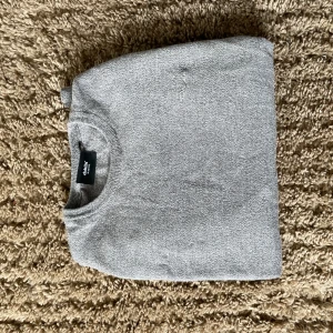 Dahlin tröja  - Rikigt snygg och skön tröja i nyskick!  Material: Cashwool  Storlek: S  Hör av dig vid minsta lilla fundering 💭  Köpt för 1400kr 