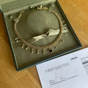 Drop of heart neckless - Maria nilsdotter halsband  - Intressekoll💖💖 kom med riktiga bud vid intresse, nyrpis 9500🥰