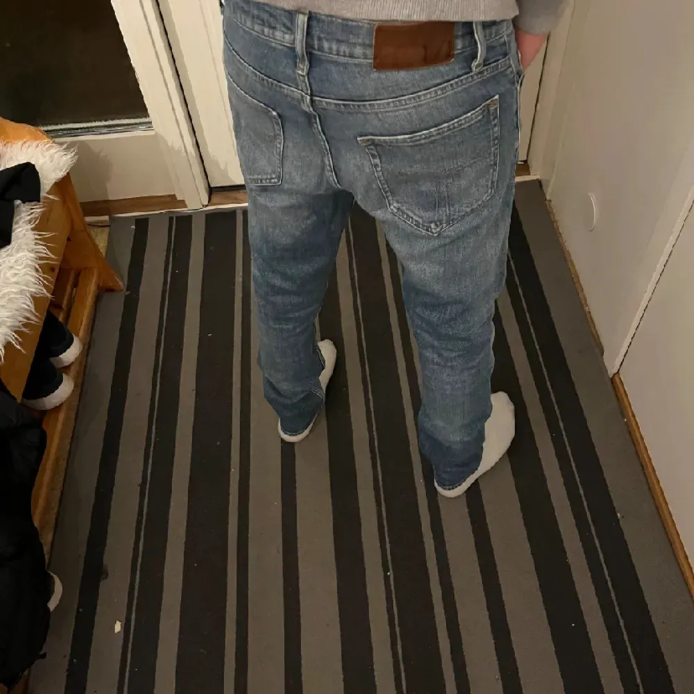 Tiger of sweden jeans i toppskick. Modellen är pistolero och de har en slim passform. Storleken är 30/32 och han på bilden är 180. Skriv för fler bilder/frågor. Jeans & Byxor.