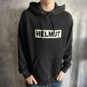 Helmut lang hoodie  - Säljer återigen Helmut Lang hoodie | Hoodien är i storlek L men passar även M | Vid frågor är det bara att höra av sig 🙌
