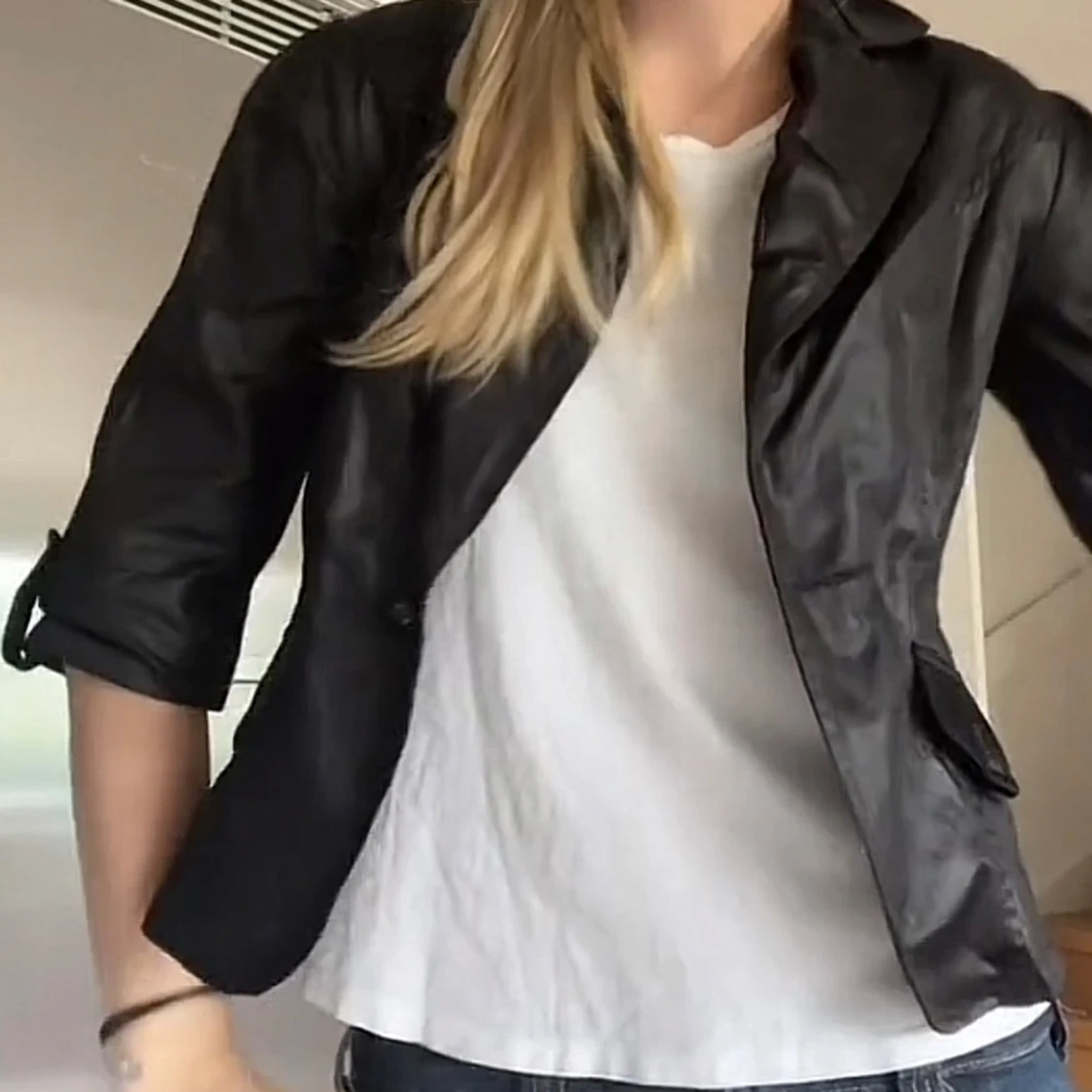 Svart glansig kavaj/kofta - 91