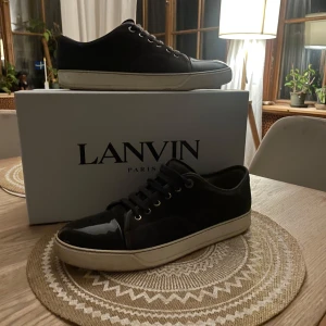 Lanvin skor  - Tja säljer mina mörk gråa lanvins i bra skick. Priset är diskuterbart och skriv gärna i dm vid frågor mm.