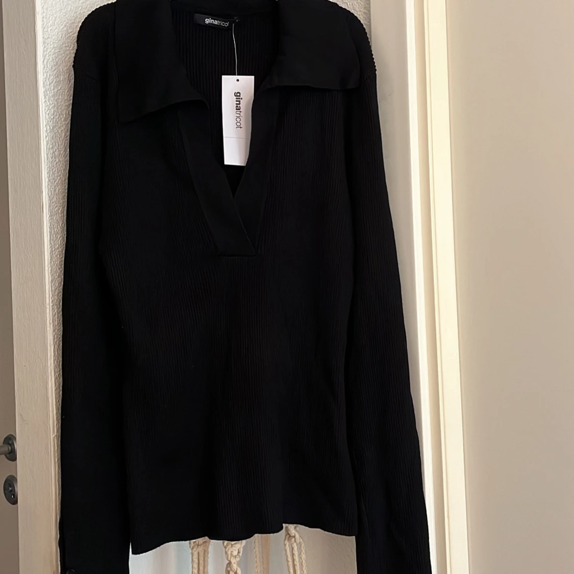 Ribbad topp med krage