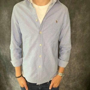 RALPH LAUREN SKJORTA  - // Ralph Lauren skjorta | Nyskick | Stolrlek: 16 vilket motsvarar XS | Nypris runt 1800 | Kontakta för fler frågor eller funderingar // Deluxecloset 