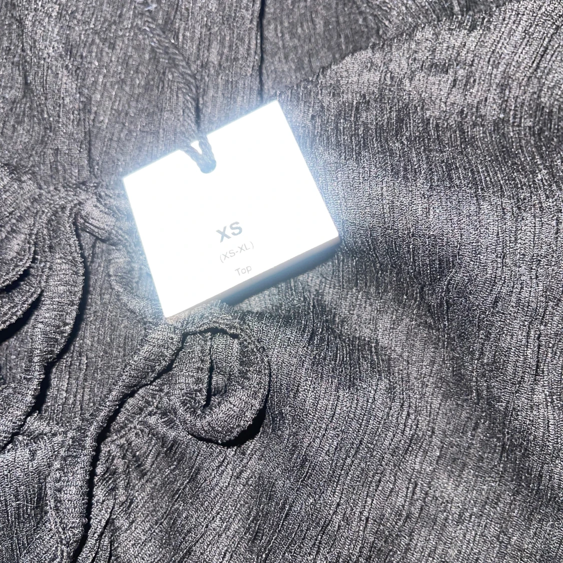 Svart topp med knytning - 91