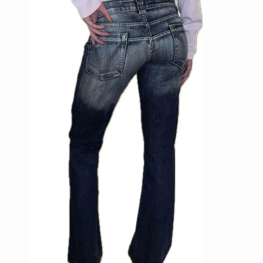 Midja: 32cm                                                 Gren: 8                                                          Innerben: 30cm                                           Storlek: 27/32. Jeans & Byxor.