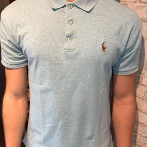 Ralph Lauren Piké tröja - Skick 10/10 ✌️| Modellen är 178, 74 Kg  |Kom Med Frågor | Kan gå ned vid pris vid snabb affär🙏