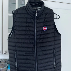 Colmar väst - Säljes colmar väst i storlek 46 vilket motsvarar storlek S bra skick 9/10 riktigt fräsch 