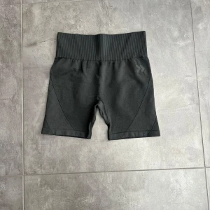 Tränings shorts  - Bra skick, inte använda så mycket.