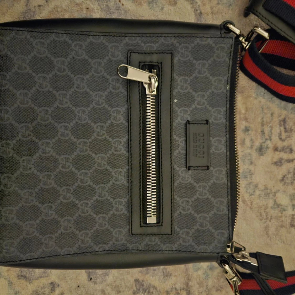 Svart axelväska från Gucci - 90