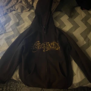 Fin zip tröja  - Har köpt för länge sen men knappt användat för att jag har bytt still 