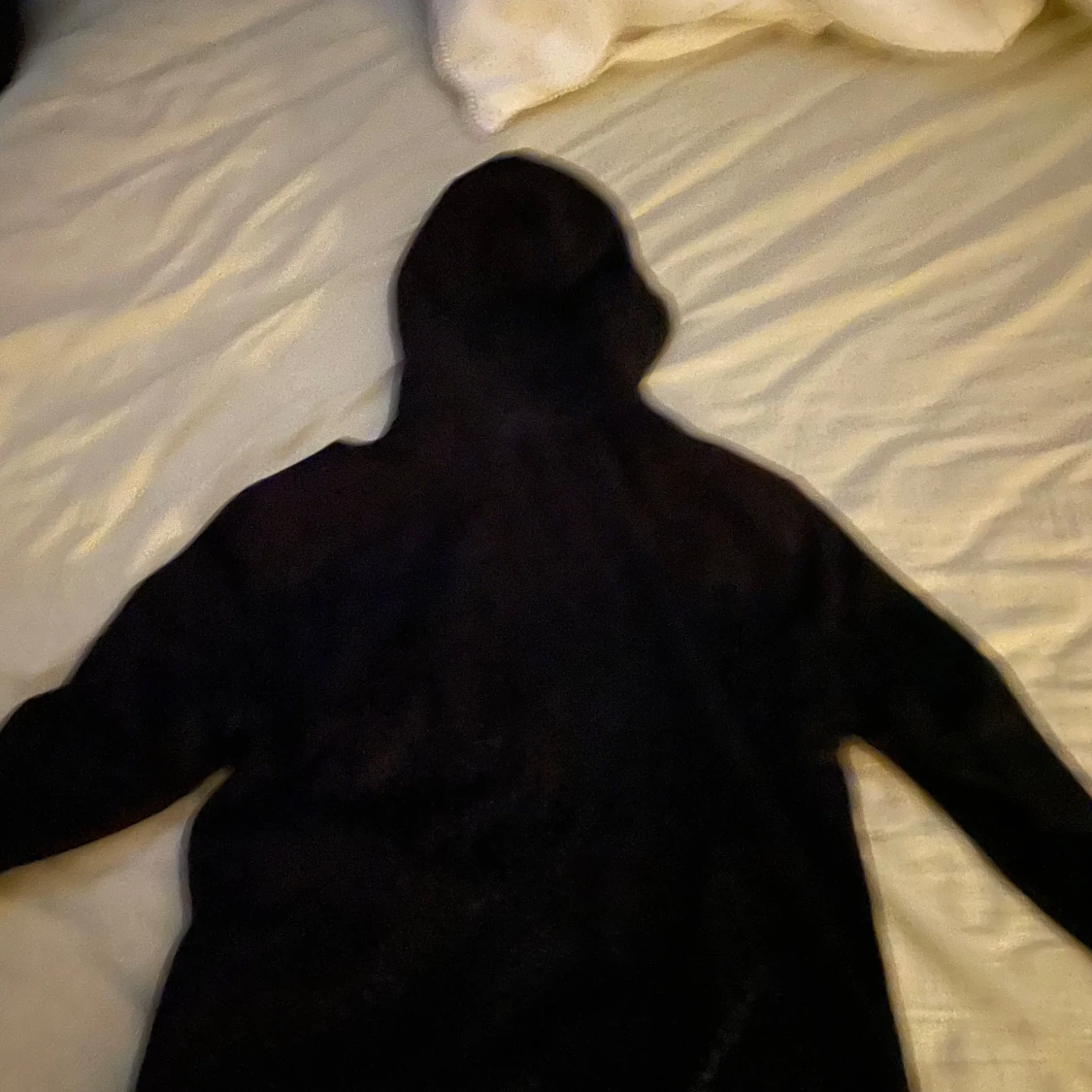 Svart,guld hoddie från Hugo boss  - 3