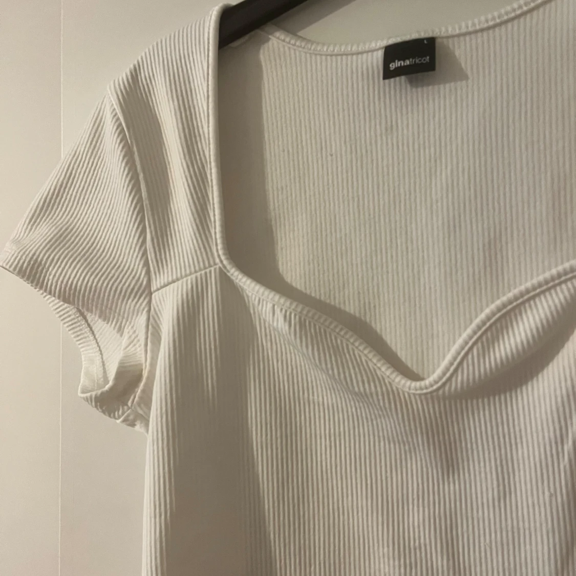 Vit ribbad topp  - 1