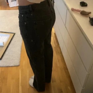 Jeans - lager 157 - Har använt dessa byxor typ 3 gånger så dom är i jätte bra skick. Är 168😇