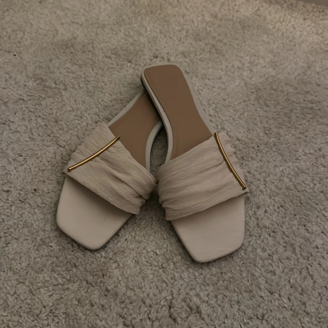 Slutsålda Sandaler  - 1