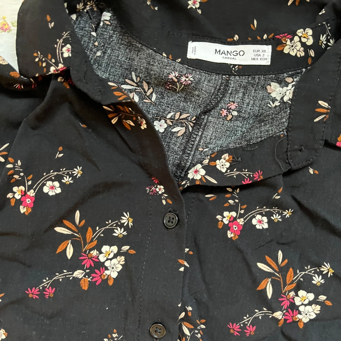 Svart blommig långklänning från Mango - 90