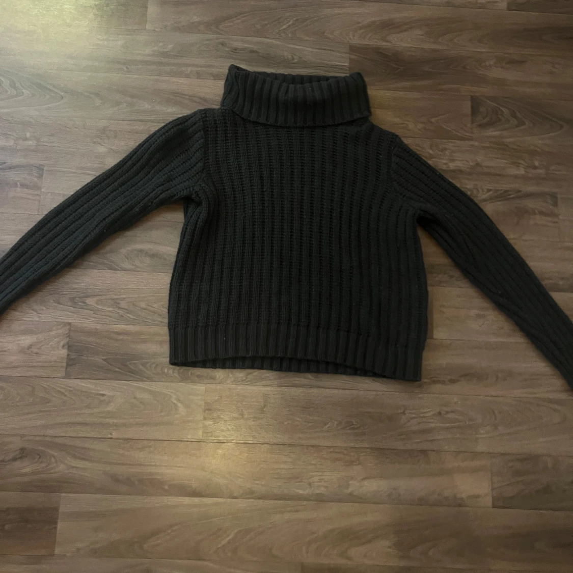 Mörkgrön stickad polotröja - 90